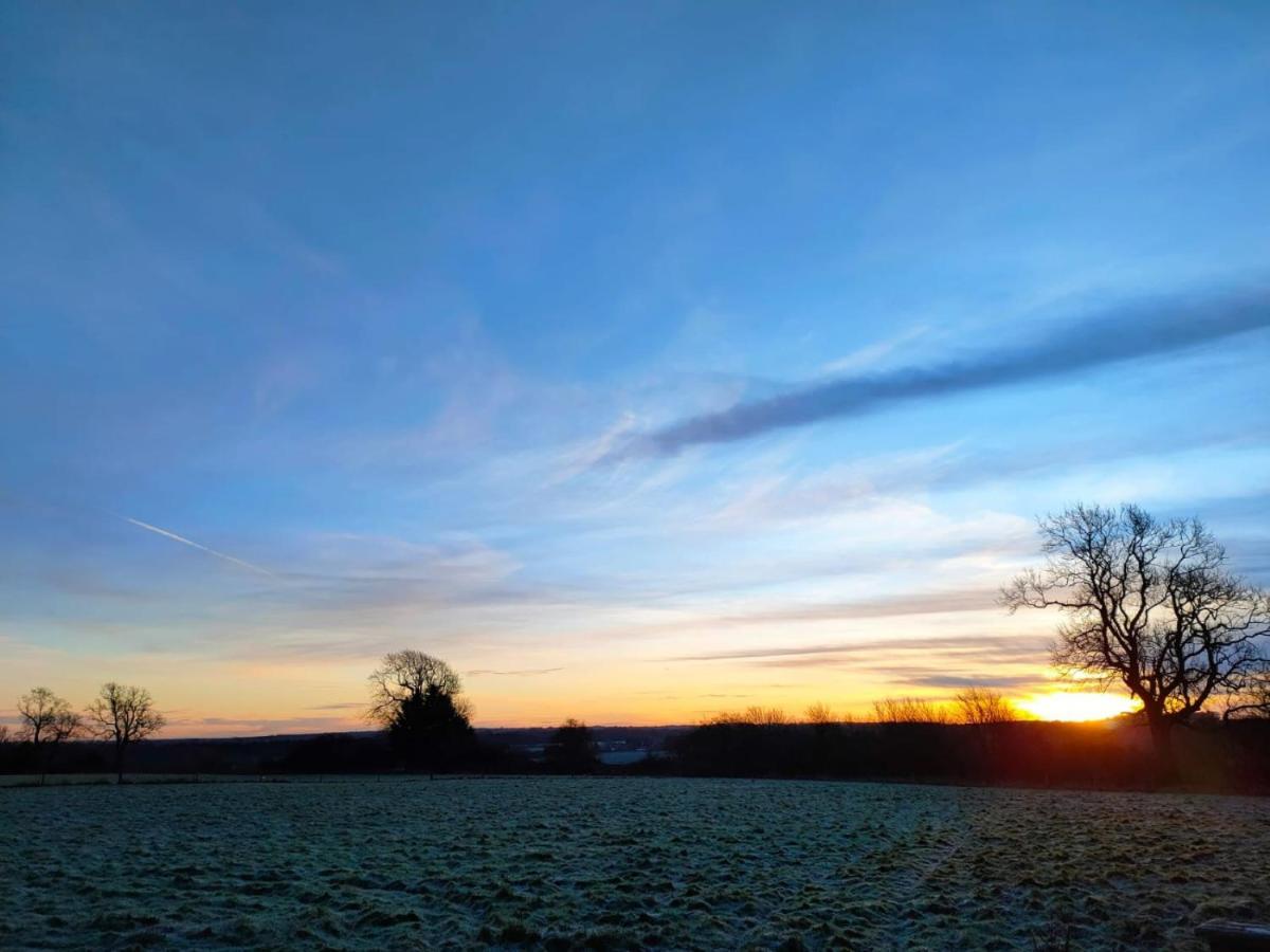 Milberry Green Meadows Warlingham エクステリア 写真