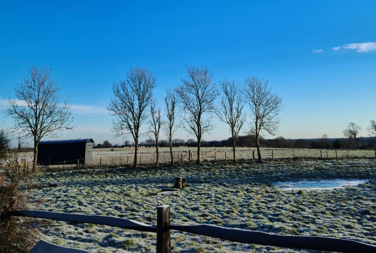 Milberry Green Meadows Warlingham エクステリア 写真