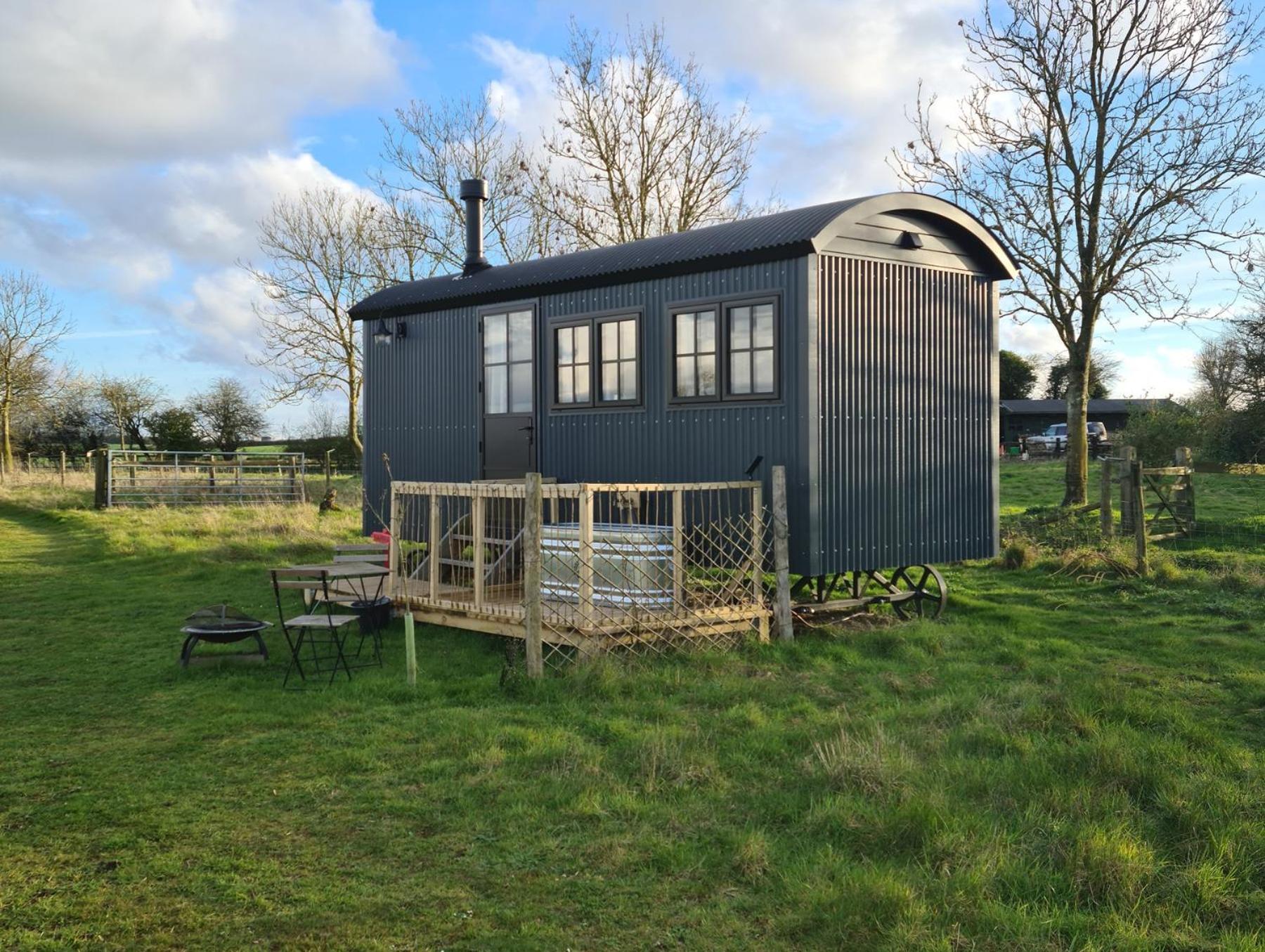 Milberry Green Meadows Warlingham エクステリア 写真